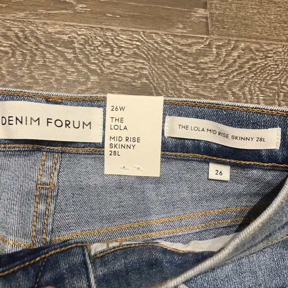 Denim Forum LOLA Mid Rise Skinny Jean - NWT - Picture 3 of 6